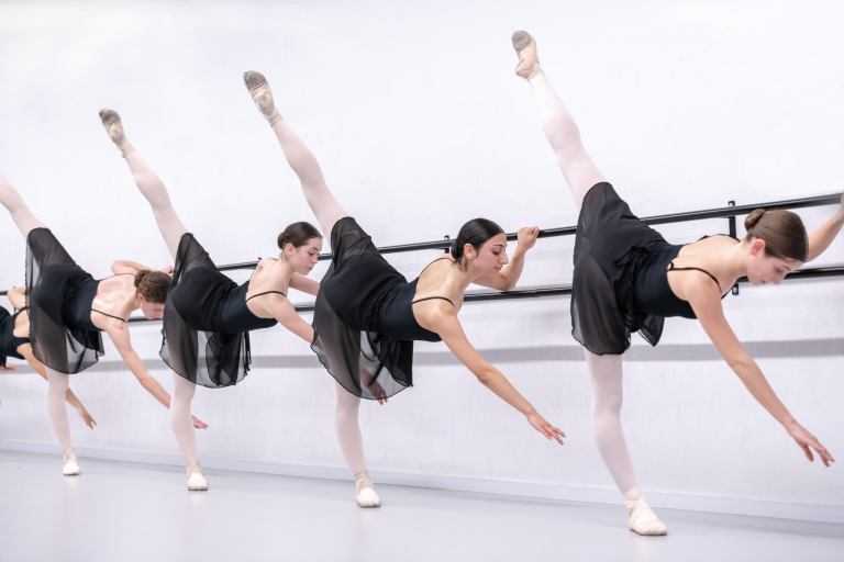 Зарядка балерин: легкая походка, крепкая спина, отличное настроение