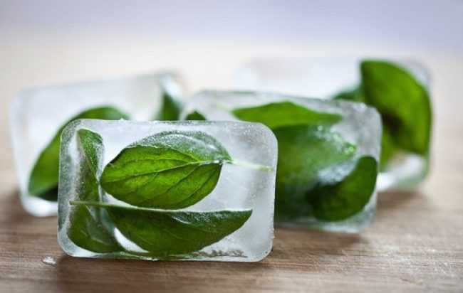 Кубики льда из зеленого чая для лица