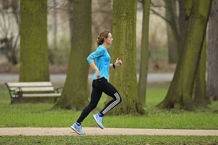 Существует ли разница, как правильно дышать во время бега Как лучше дышать при беге на длинные и короткие дистанции: носом или ртом