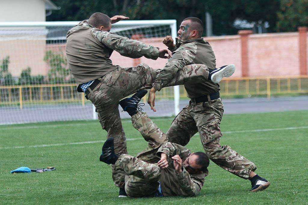 Как тренируется русский спецназ Тренировка по системе спецназа – прекрасный способ не только научиться драться, но еще и создать прекрасное тело Берите на заметку