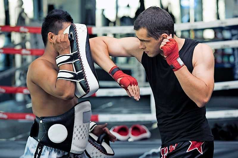 Как драться против высокого бойца в тайском боксе и для самообороны на улице — муай тай обучение — все боевые искусства и единоборства