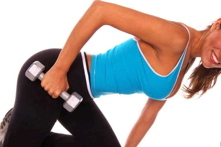 Упражнения с гантелями для женщин: какой вес выбрать, комплексы тренировок для дома