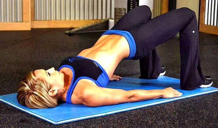 Противные складки на спине: убираем упражнениями и правильным питанием