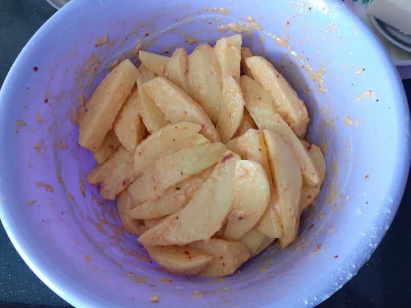 Картошка с луком в духовке