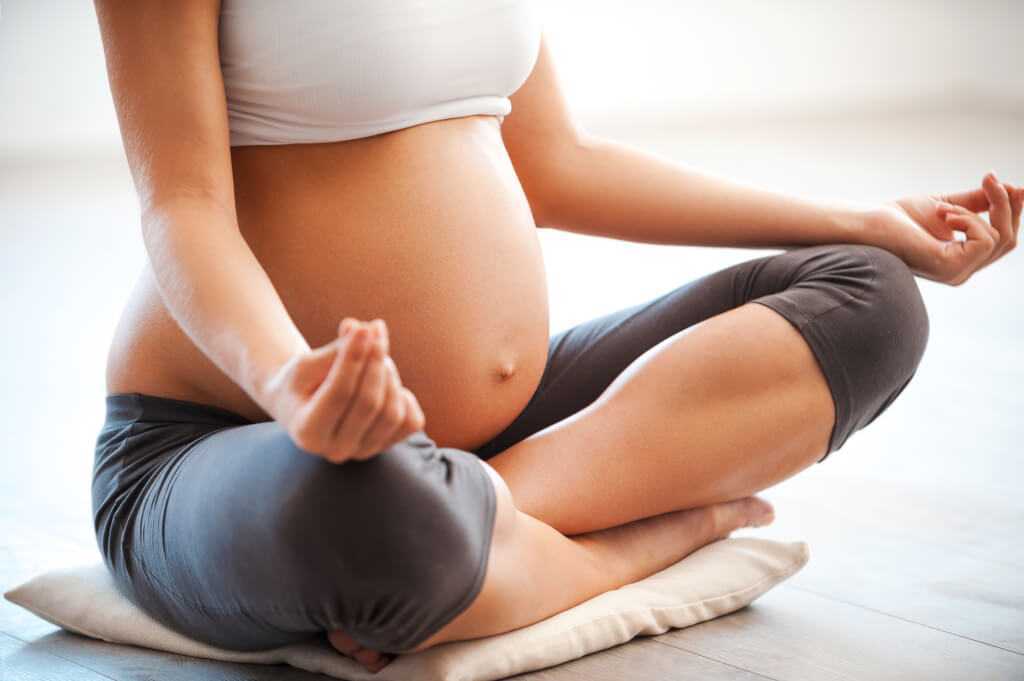 Занятия йогой во время беременности: асаны и советы, польза и противопоказания