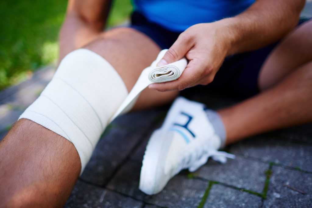Почему болят колени после бега