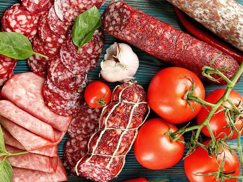 Колбаса и сосиски опасны для сердца