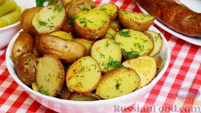 Запеченная картошка в духовке — простые рецепты — как вкусно запечь картофель